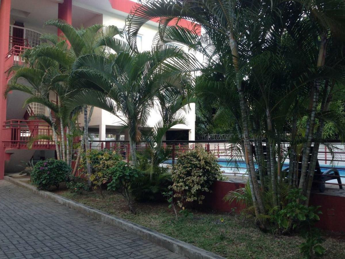 Oceanside Licenced Tourist Residence Flic en Flac Exterior photo